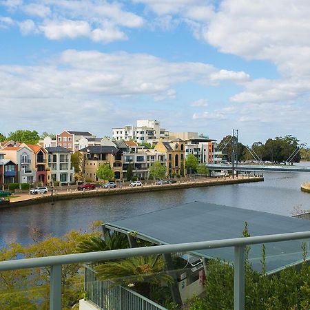 East Perth Suites Hotel Eksteriør billede