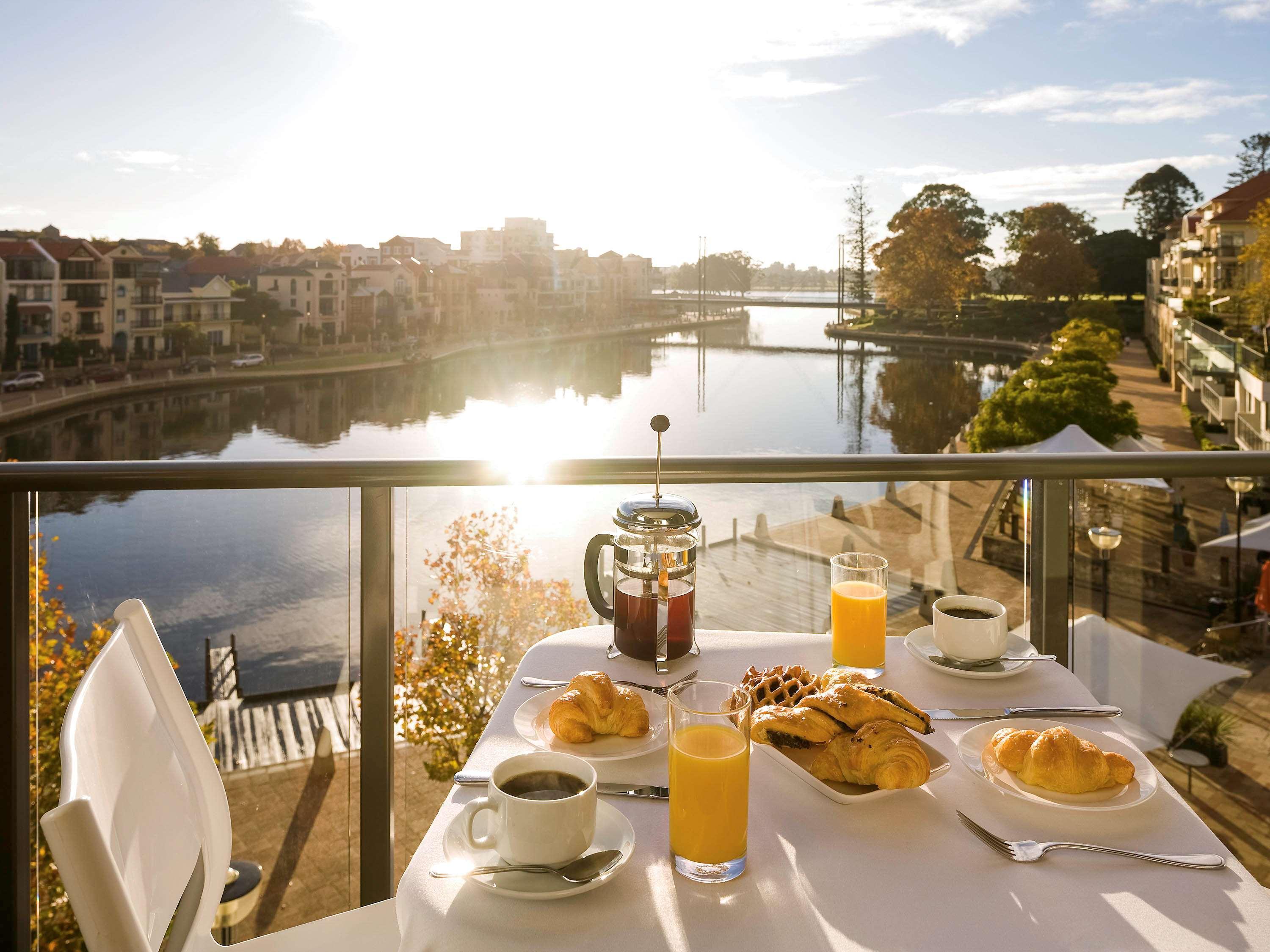 East Perth Suites Hotel Eksteriør billede