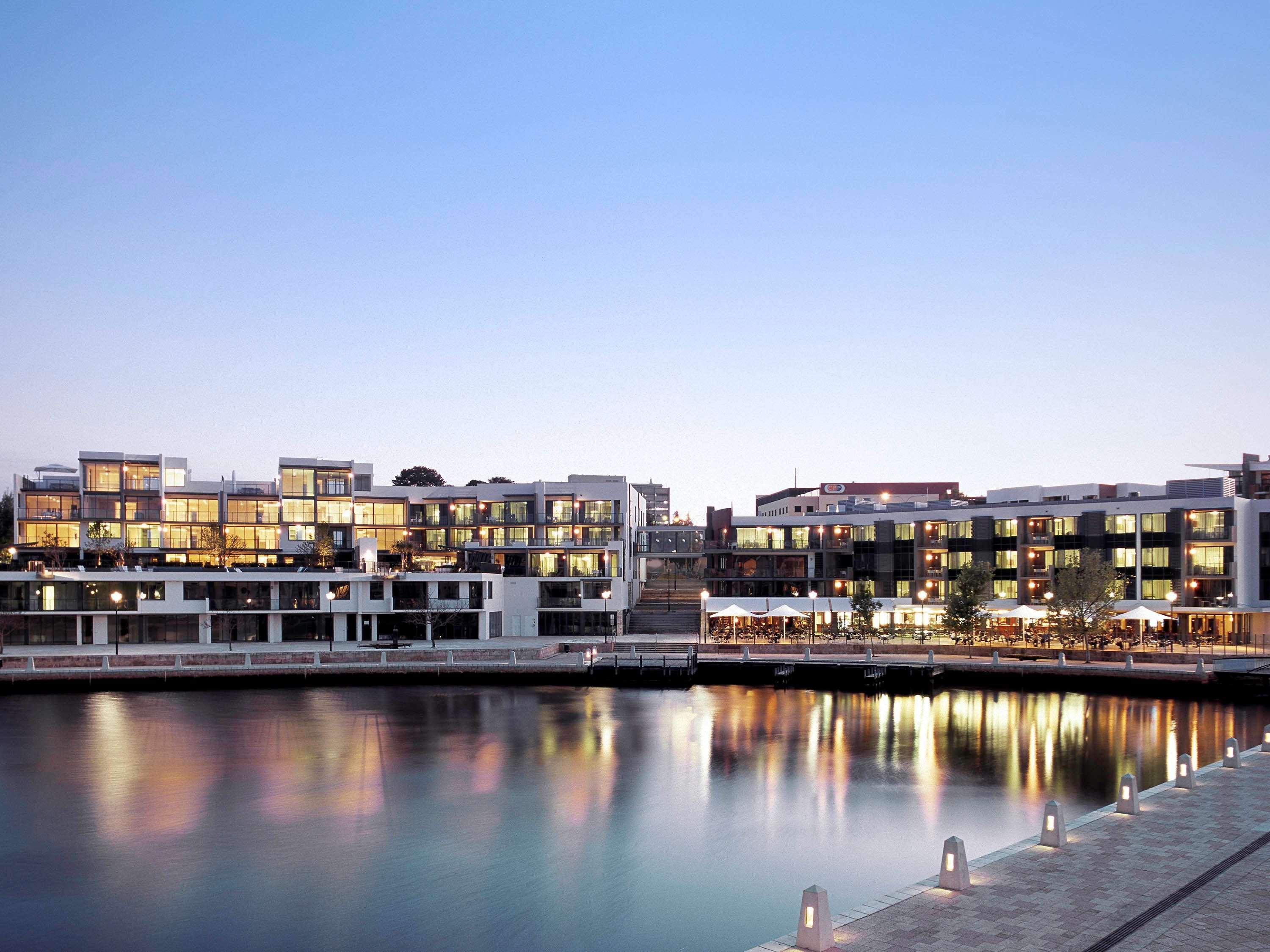 East Perth Suites Hotel Eksteriør billede