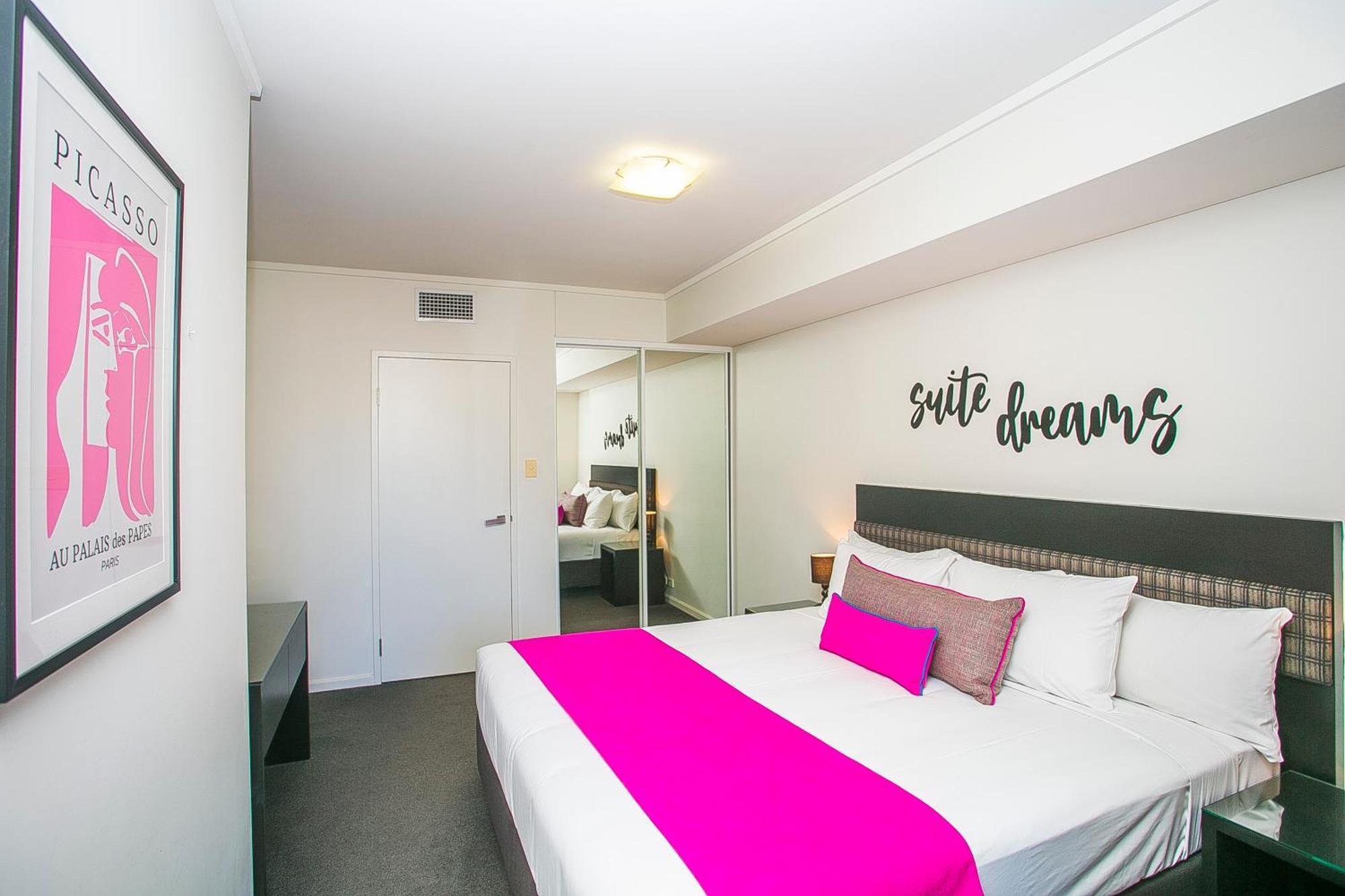 East Perth Suites Hotel Eksteriør billede