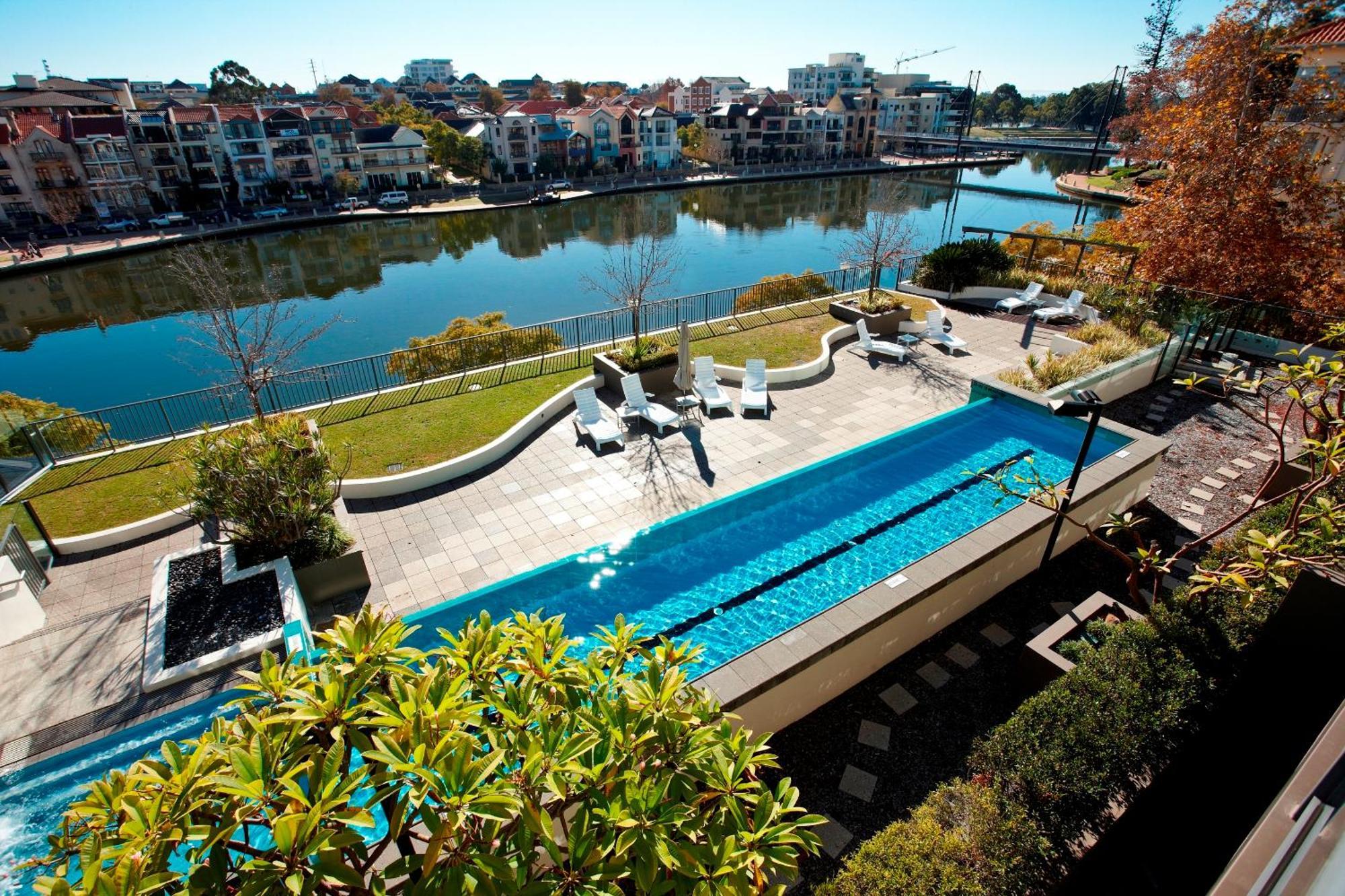 East Perth Suites Hotel Eksteriør billede